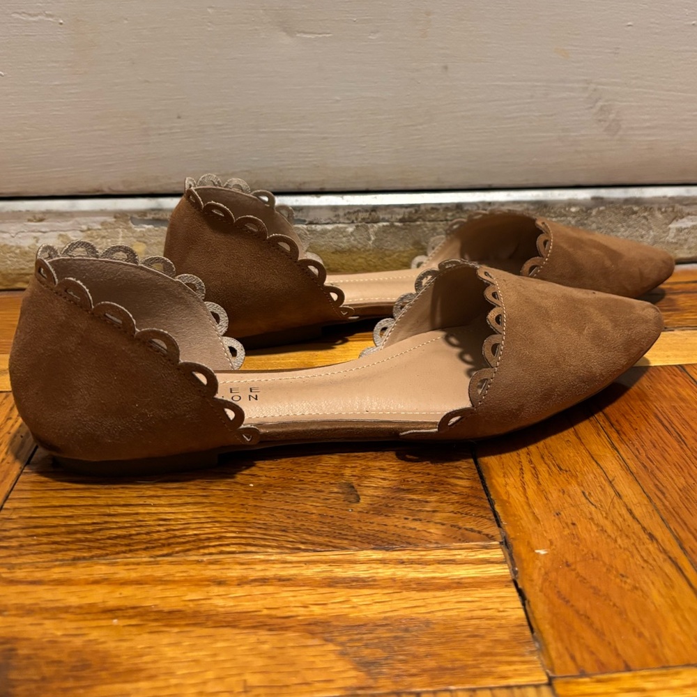 Journee Collection Brown Scalloped Flats